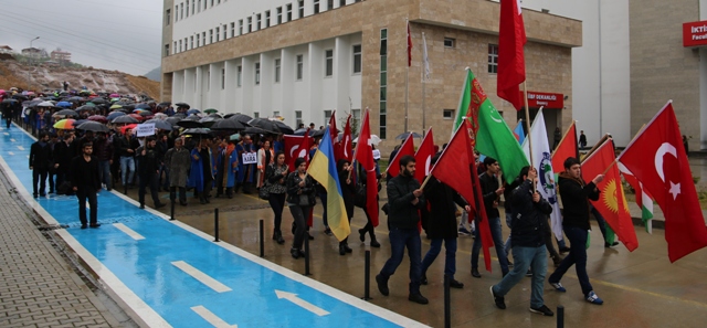 REKTÖR'E GÖRE TERÖRÜN NEDENİ BAŞKA REKTÖR'E GÖRE TERÖRÜN NEDENİ BAŞKA