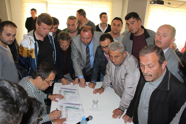KEŞAP DURAĞI DOLMUŞÇULARININ YERİ BELİRLENDİ KEŞAP DURAĞI DOLMUŞÇULARININ YERİ BELİRLENDİ