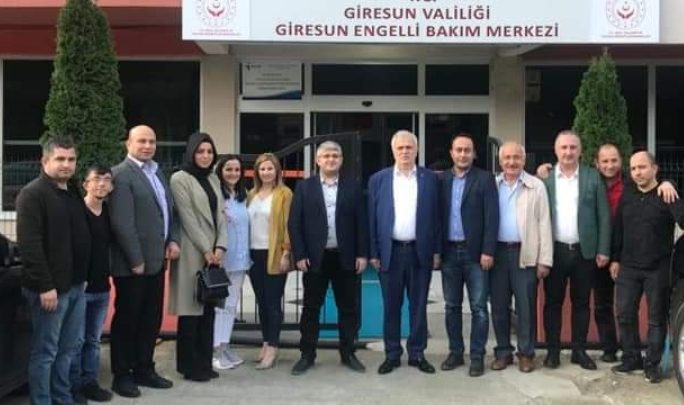 AK Parti heyetinden Engelli Bakım Merkezine Ziyaret AK Parti heyetinden Engelli Bakım Merkezine Ziyaret