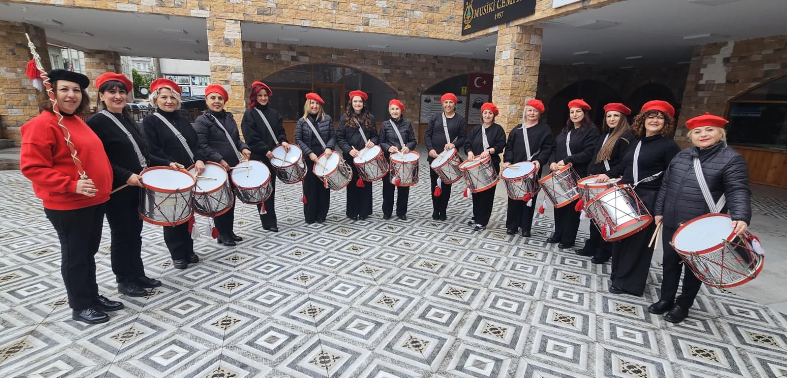 Can Akengin Bilgi Yurdu Bando Takımı’ndan anlamlı mesaj