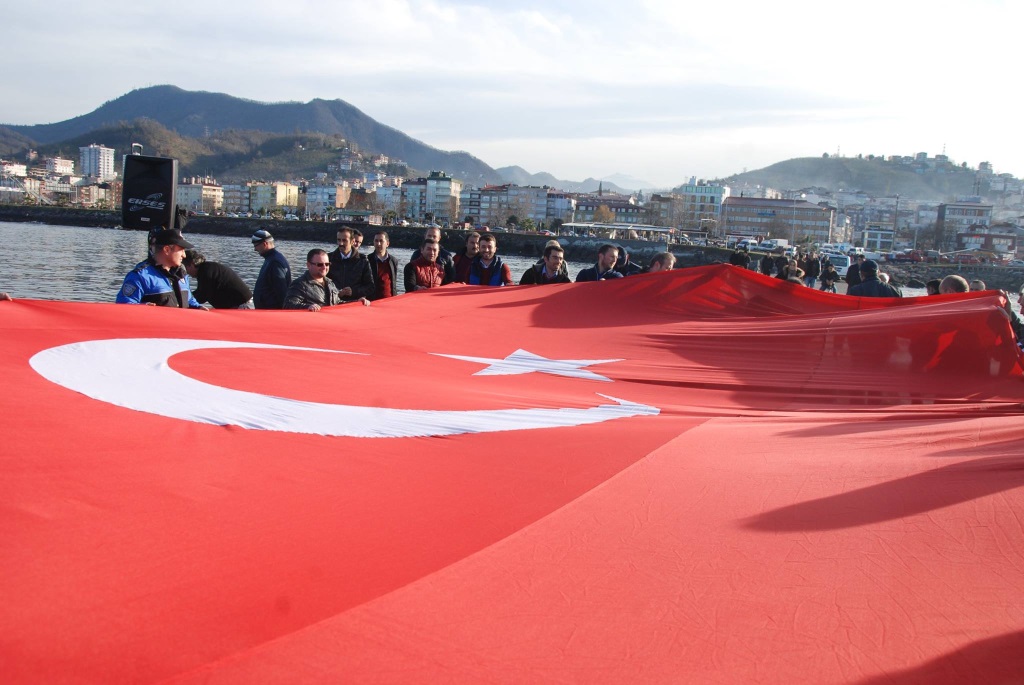 BULANCAK İSKELESİ’NE DEV TÜRK BAYRAĞI