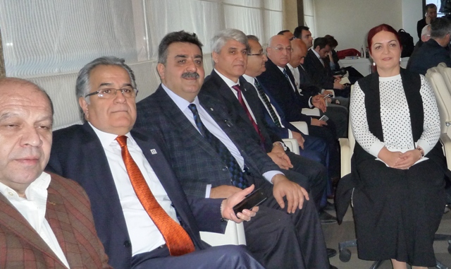 REKTÖR BAKAN YILDIRIM’IN ÖDÜL TÖRENİNDEYDİ