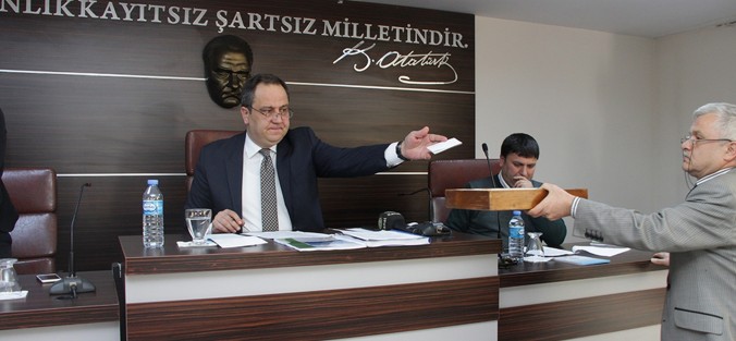 AKSU BAŞKAN VEKİLLERİNİ DEĞİŞTİRMEDİ
