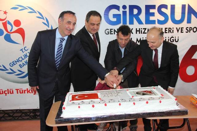 GİRESUN’DA 19 MAYIS’A PASTALI KUTLAMA