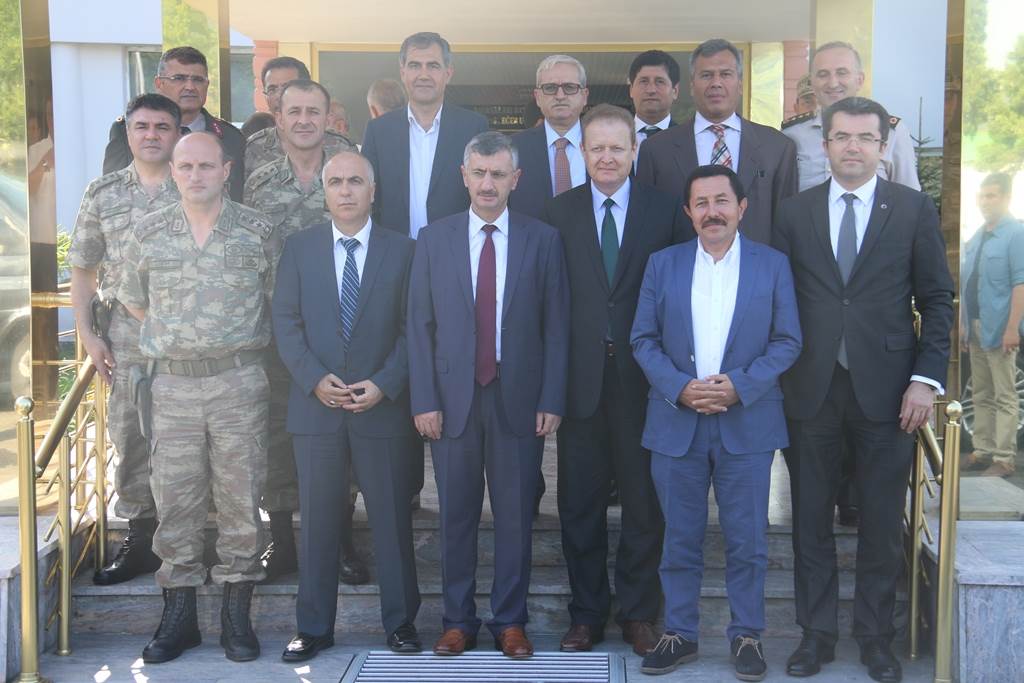 5 İL VALİSİ BÖLGE GÜVENLİĞİNİ KONUŞTU 5 İL VALİSİ BÖLGE GÜVENLİĞİNİ KONUŞTU