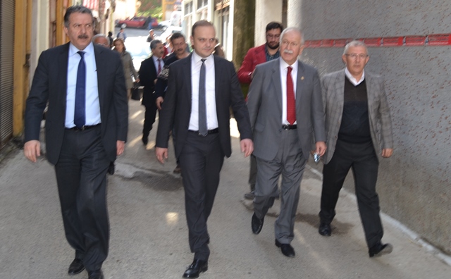 CHP’LİLER GÖRELE REFERANDUM ÇALIŞMASI YAPTI