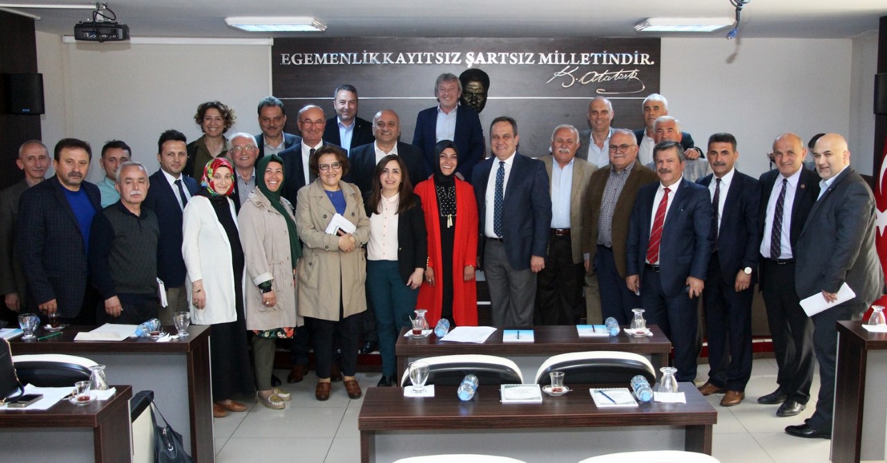 BELEDİYE MECLİSİ 'AKP'Lİ HAKİMİ' UĞURLADI BELEDİYE MECLİSİ 'AKP'Lİ HAKİMİ' UĞURLADI
