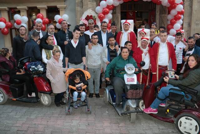 ENGELLİLER ÜRÜNLERİNİ SERGİLEDİ