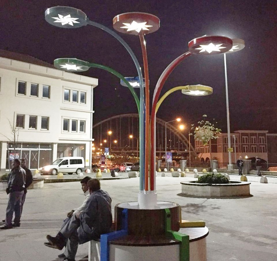 GİRESUN MEYDANI AKILLI DİREKLE AYDINLANACAK!..