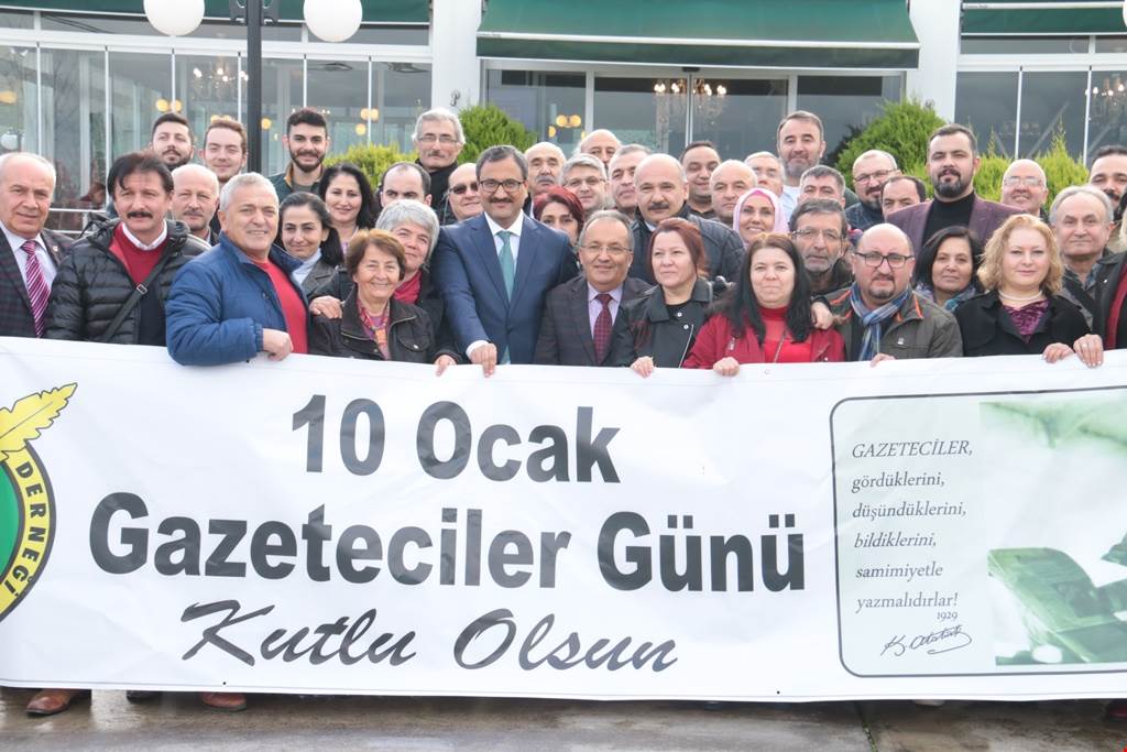 Gazeteciler kahvaltıda buluştu