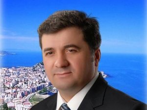 ŞENLİKOĞLU’NA GÖRE BELEDİYE HİZMET YAPMIYOR