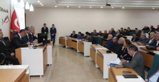 Vali Sarıfakıoğulları, köy muhtarları ile bir araya geldi