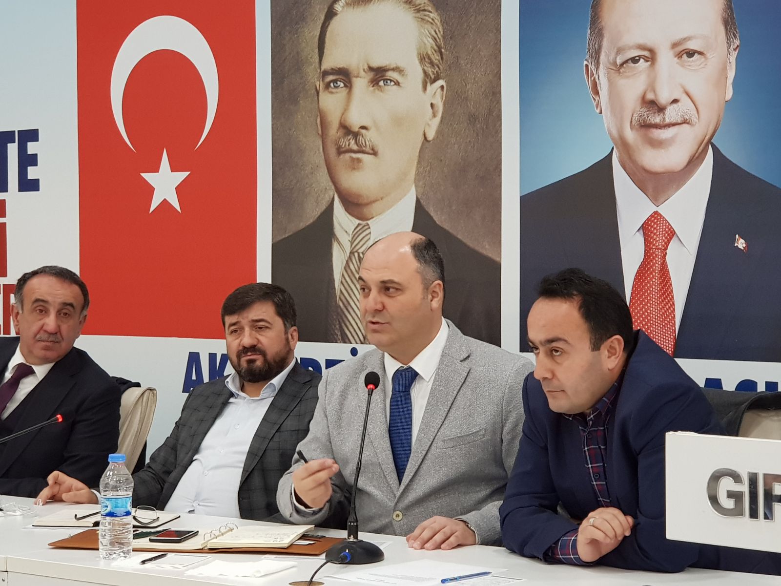 AKP MUHTARLARI TOPLADI