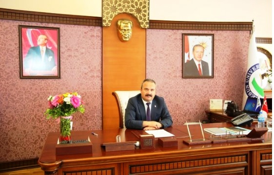 REKTÖR CEVDET COŞKUN GRÜ’YÜ KAZANAN ÖĞRENCİLERE KUTLADI