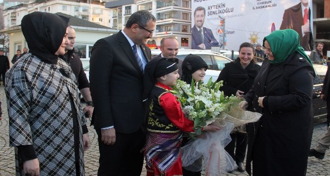 AK PARTİ’NİN KAMPANYASINA BAKAN DESTEĞİ