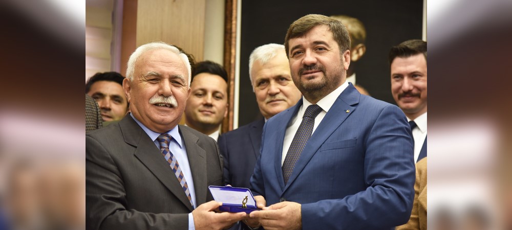 DEVİR VE TESLİMDE KERİM AKSU YOKTU…AYTEKİN ŞENLİKOĞLU KOLTUĞA OTURDU…