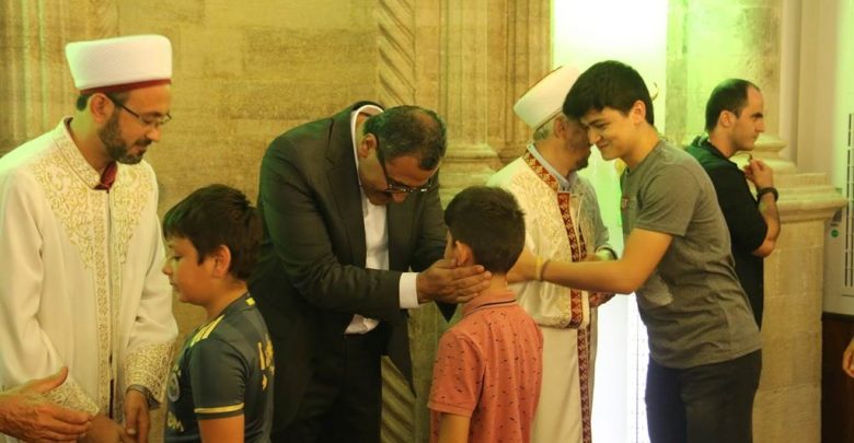 GİRESUN’DA RESMİ BAYRAMLAŞMA TÖRENİ CAMİ AVLUSUNDA…