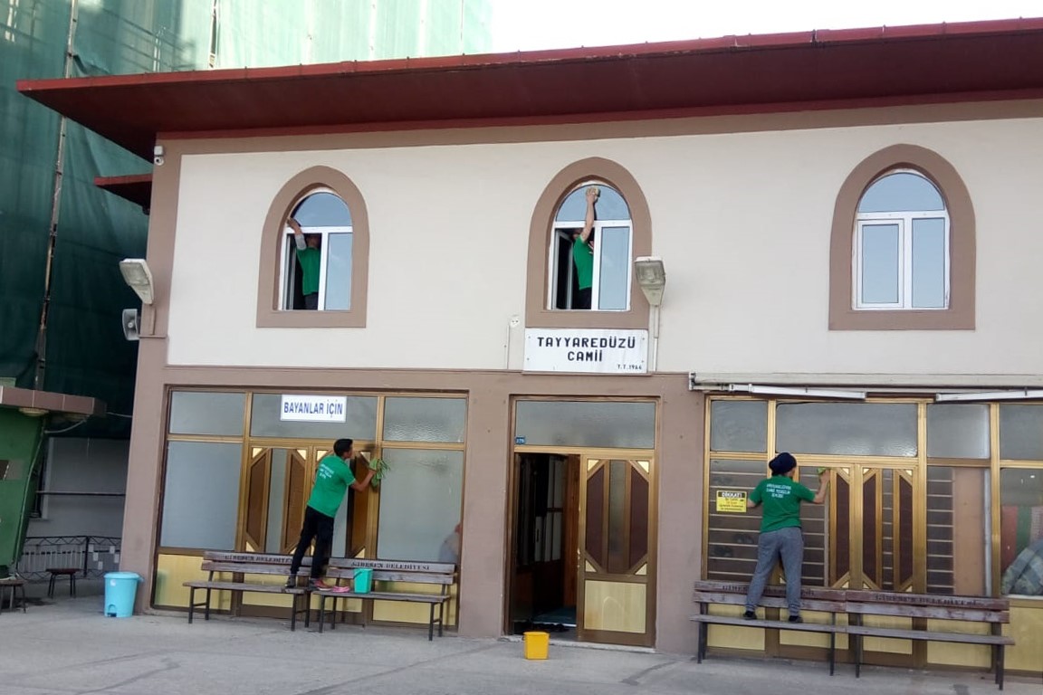 ZATEN VARDI AMA ADINI KOYDULAR…AYTEKİN ŞENLİKOĞLU CAMİLERİ TEMİZLEME EKİBİ KURDU