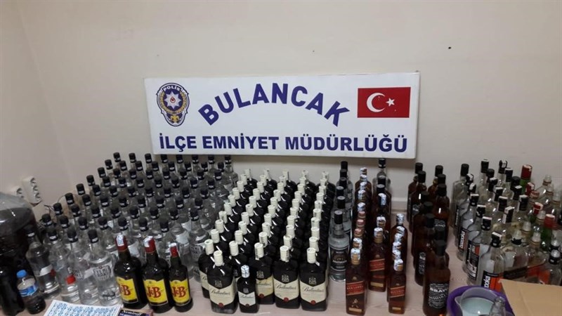 BULANCAK’TA SAHTE BANDROLLÜ SAHTE İÇKİLERE EL KONULDU