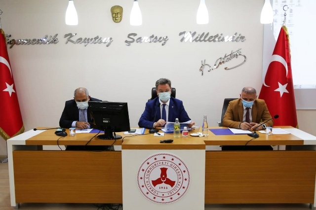 VALİ ENVER ÜNLÜ: “TERÖRİSTLER YAYLA EVLERİNDEN HIRSIZLIK YAPIYOR”…