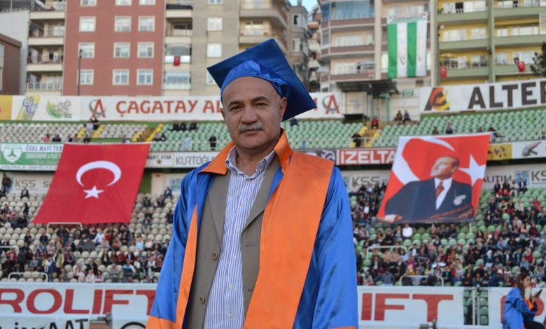 60 YAŞINDAKİ GAZETECİ DE ÜNİVERSİTELİ OLDU 60 YAŞINDAKİ GAZETECİ DE ÜNİVERSİTELİ OLDU