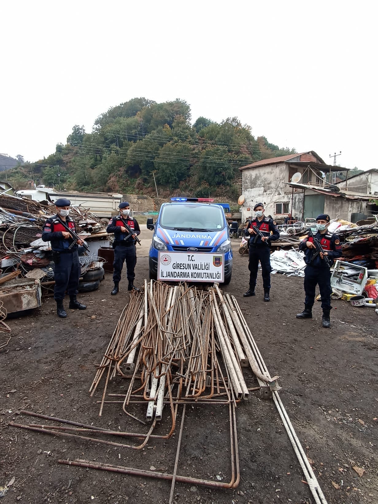 İNŞAAT DEMİRİNİ ÇALDILAR İNŞAAT DEMİRİNİ ÇALDILAR