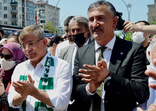 MURAT KILIÇASLAN’DAN AK PARTİ VE BELEDİYE BAŞKANINA SALVO ATIŞ