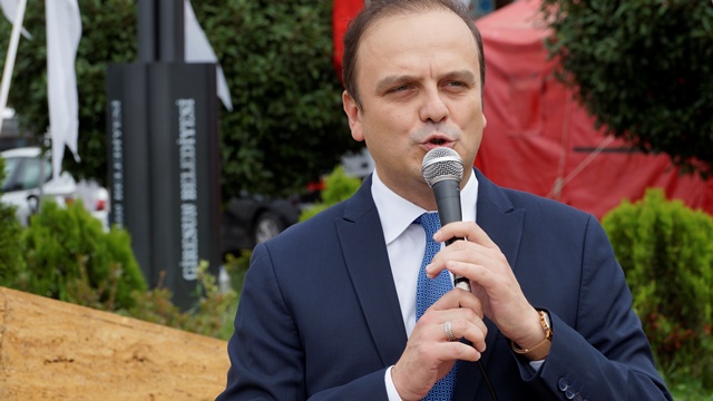 NECATİ TIĞLI AYÇİÇEĞİNİN PEŞİNDE