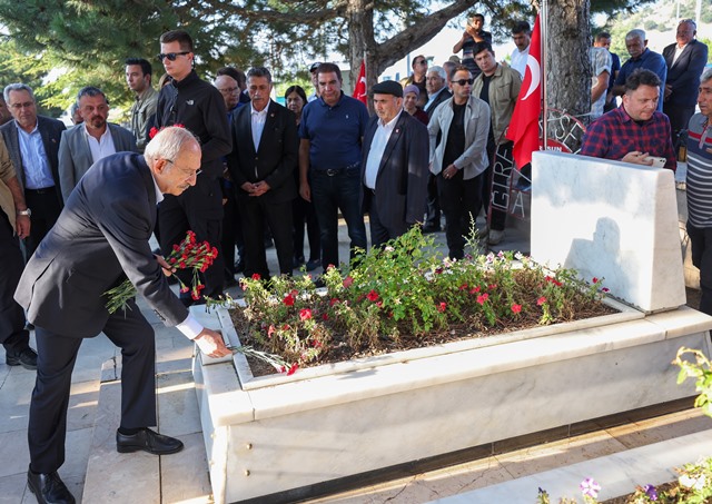 KILIÇDAROĞLU GİRESUN ŞEHİTLİĞİNİ ZİYARET ETTİ