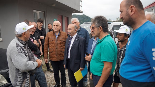 İYİ PARTİLİLER TMO KAPISINDA (Görüntülü Haber) İYİ PARTİLİLER TMO KAPISINDA (Görüntülü Haber)