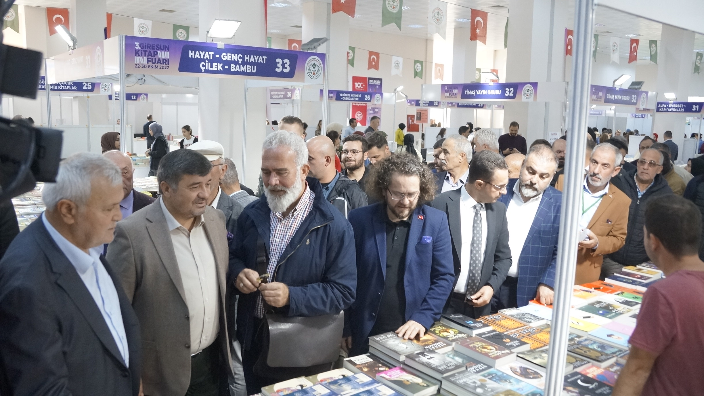 Şenlikoğlu’na ‘kitap fuarına yüksek ödeme yapıldı’ suçlaması