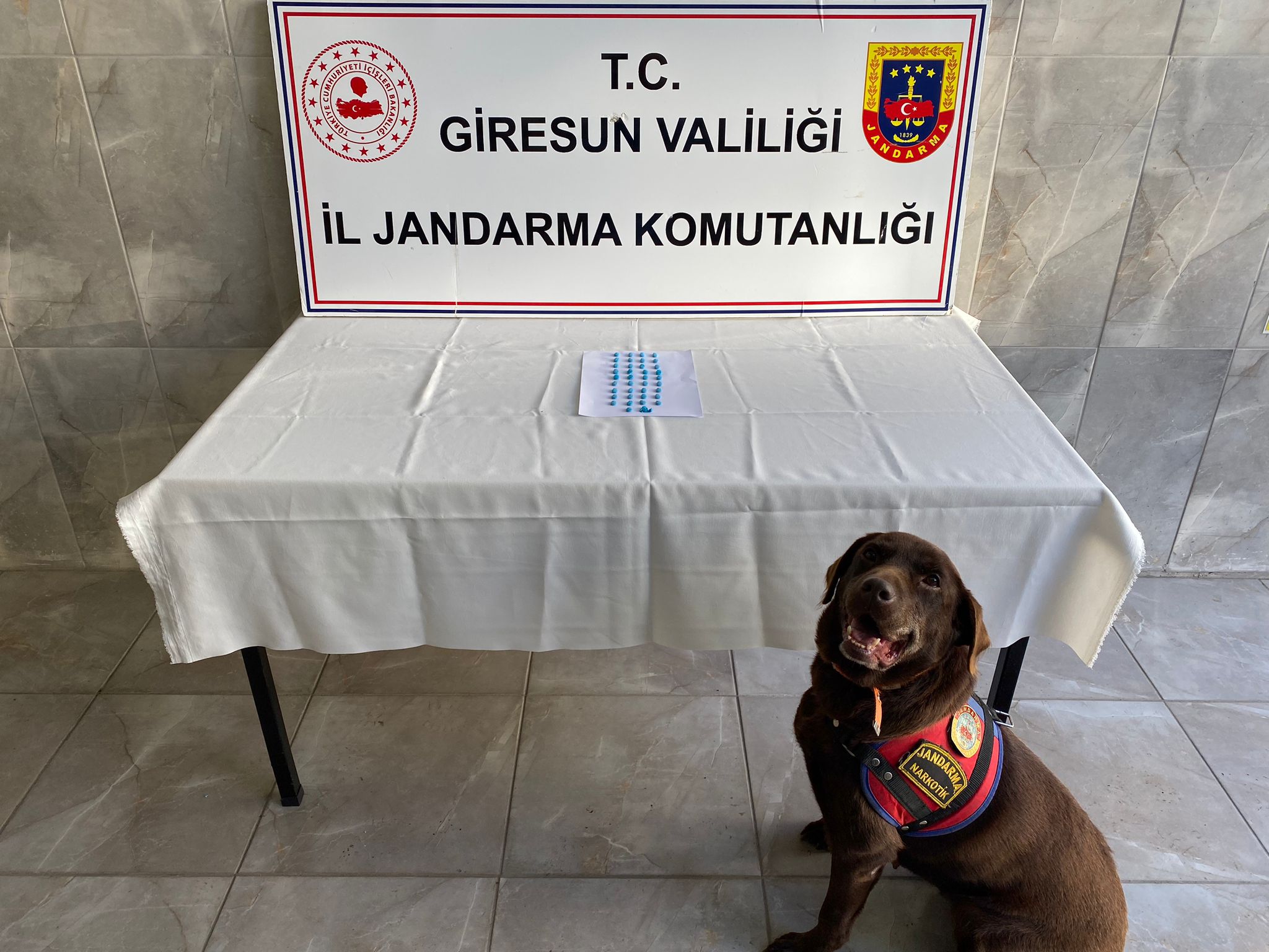 Yakalanacağını anlayınca uyuşturucuyu dereye attı Yakalanacağını anlayınca uyuşturucuyu dereye attı