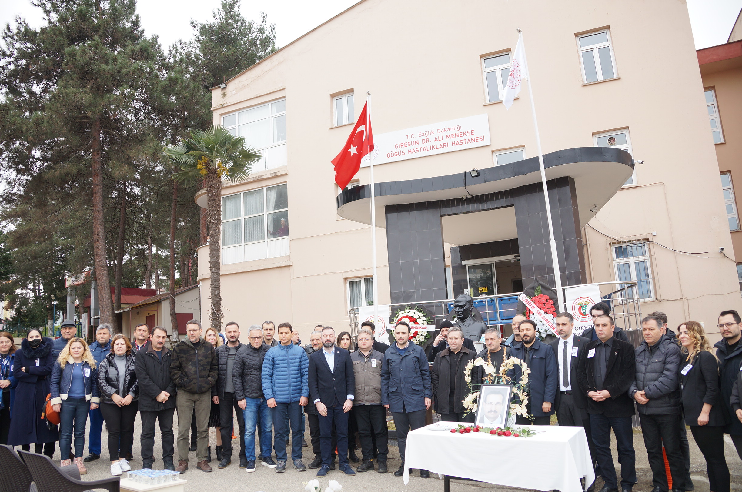 DR.ALİ MENEKŞE İÇİN ANMA TÖRENİ DÜZENLENDİ DR.ALİ MENEKŞE İÇİN ANMA TÖRENİ DÜZENLENDİ