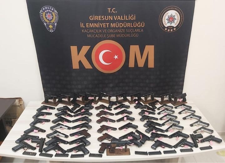 Organize suç örgütlerine giden silahlar Giresun’da yakalandı