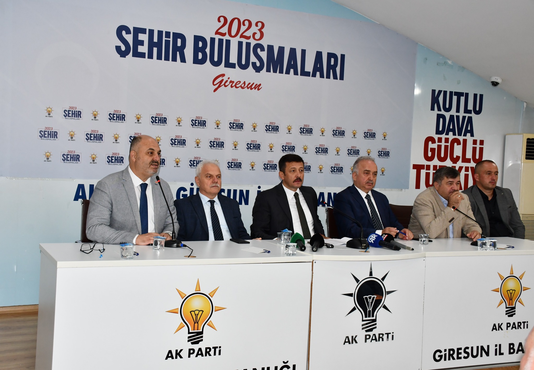 Dağ’dan  başkan adaylarına mesaj:”Şenlikoğlu’yla devam edeceğiz”