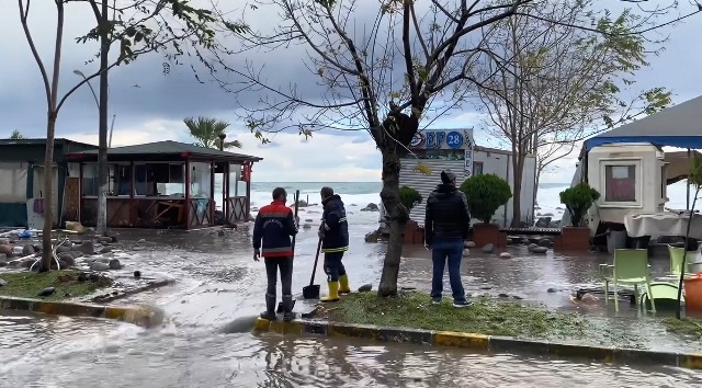 Tirebolu’da deniz fırtınası Tsunami etkisi yarattı