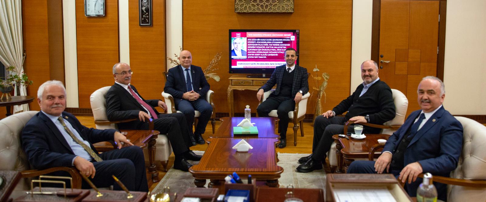 Ak Partililer Rektör Can’a gitti Ak Partililer Rektör Can’a gitti