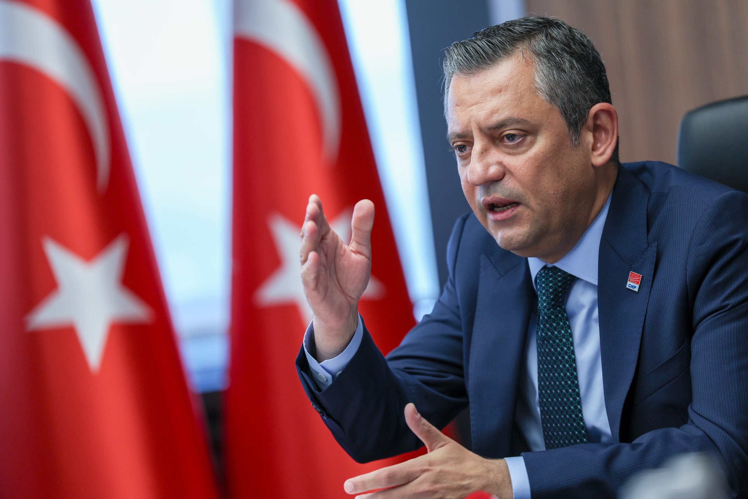 Özgür Özel, 21 il belediye başkanını uyardı