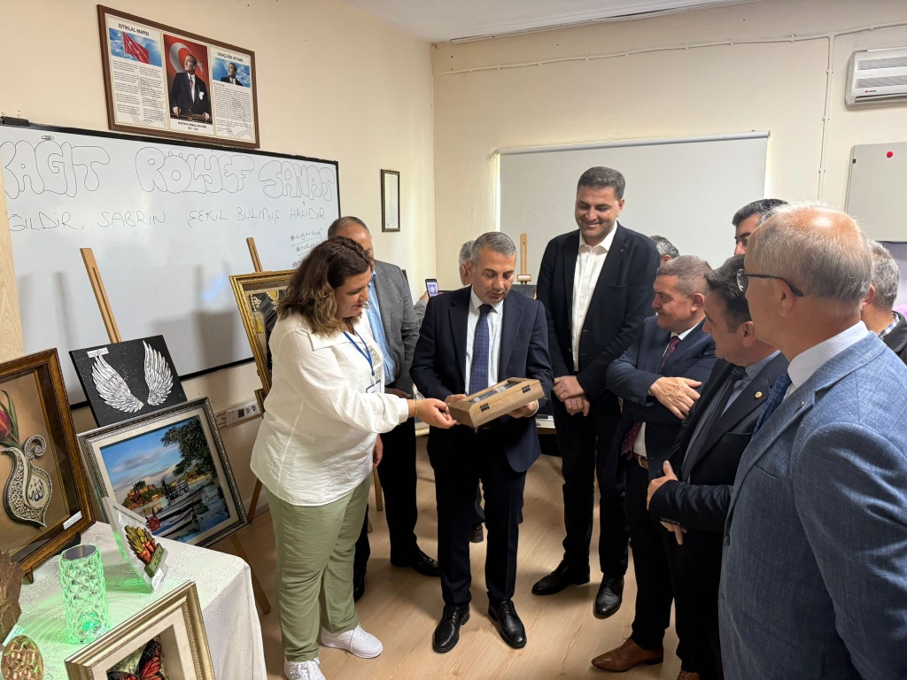 TİREBOLU’DA KADINLARIN EL EMEĞİ GÖZ NURLARI SERGİLENDİ