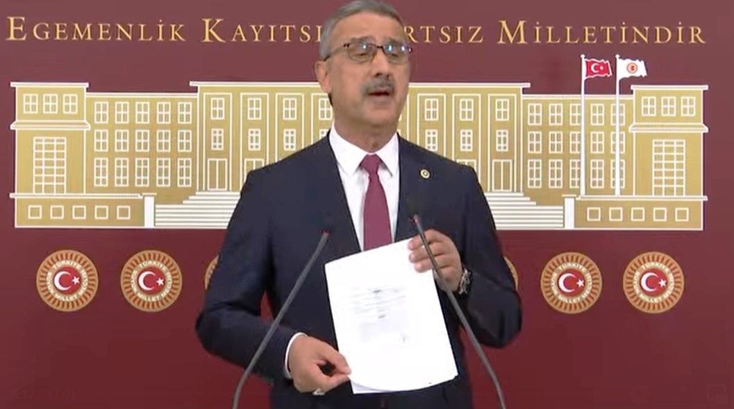 LÜTFİ BAYRAKTAR, ÜNİVERSİTEYE ARSA İSTEYENLERE ‘YAYGARACI’ DEDİ