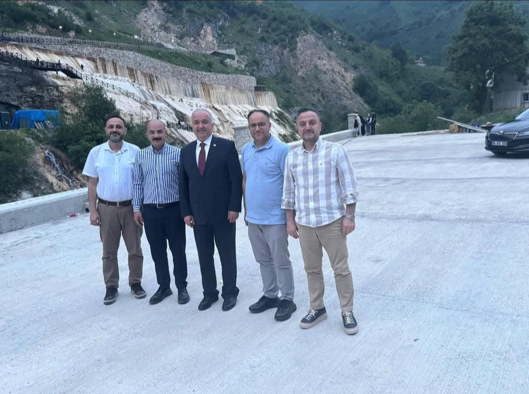 ALİ TEMÜR’DEN GÖKSU TRAVERTENLERİNDE OTOPARK POZU