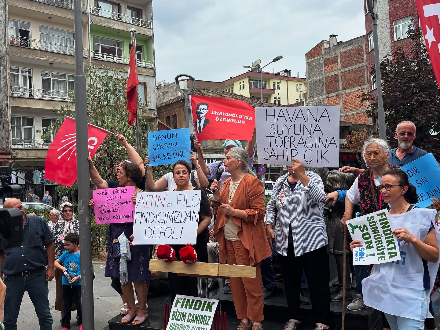 Beşikdüzü’nde fındık mitingi: Üreticilerden ‘250 TL’nin altında fiyat kabul etmeyiz’ çağrısı