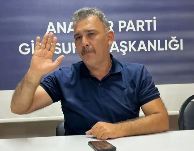 Anahtar Parti Giresun’da dikiş tutmuyor. İlçe başkanı Cenger istifa etti