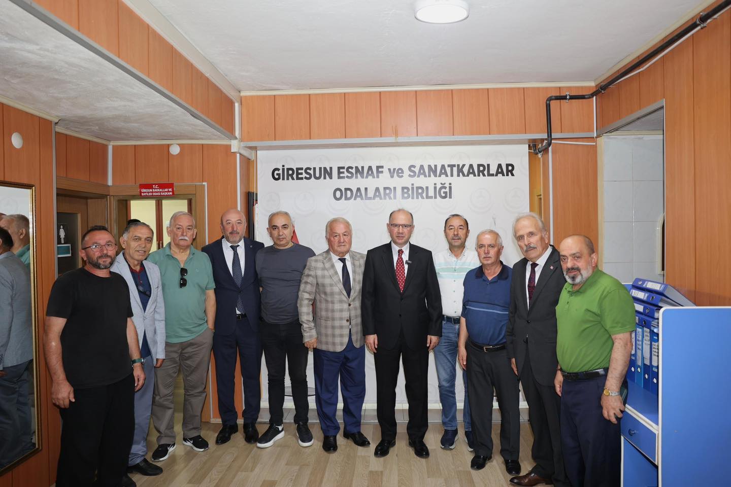 Vali Serdengeçti esnafları dinledi