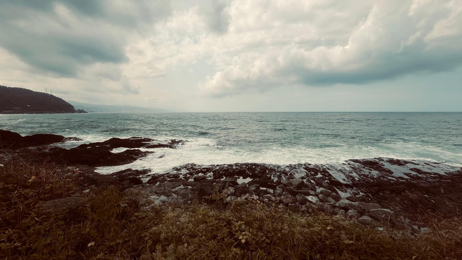 Dev dalgalar korkuttu, denize girmek yasak