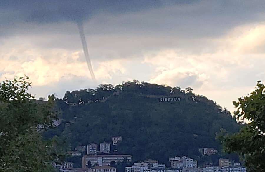 Giresun Kalesi’ni hortum kuşattı