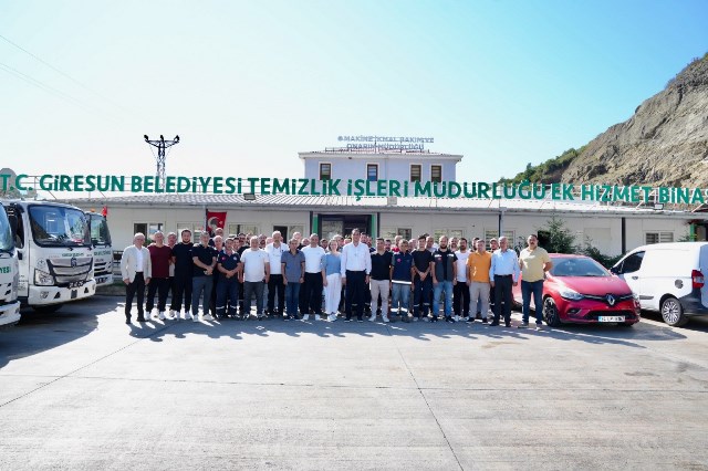 BAŞKAN KÖSE’DEN TEMİZLİK İŞÇİLERİNE ÖVGÜLER