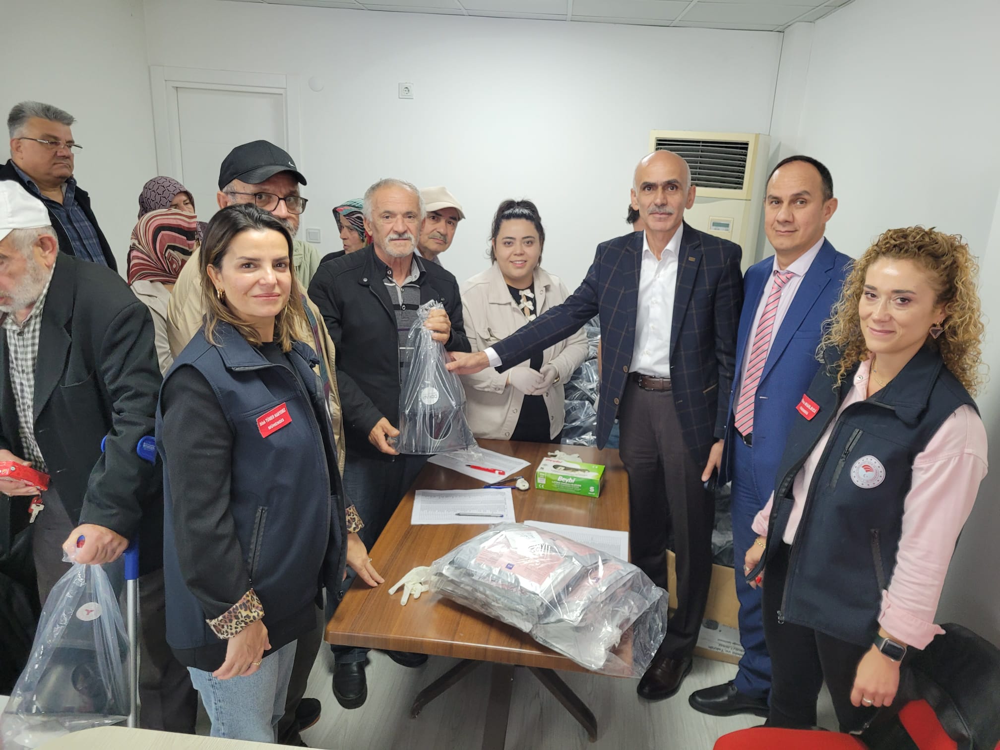 KOKARCA İÇİN FEROMON TUZAK DAĞITILDI KOKARCA İÇİN FEROMON TUZAK DAĞITILDI