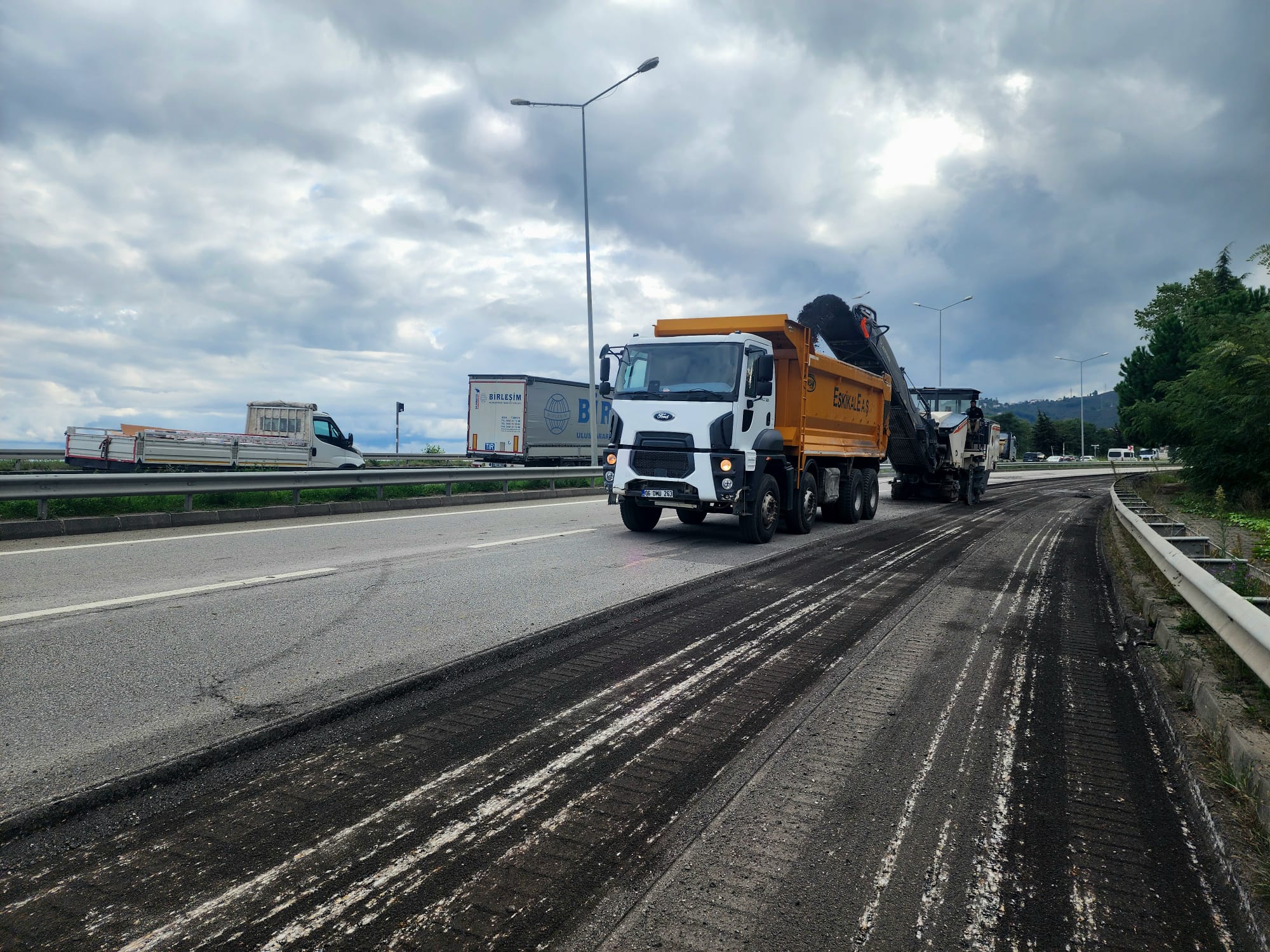 PİRAZİZ-TRABZON ARASININ ASFALTI YENİLENİYOR