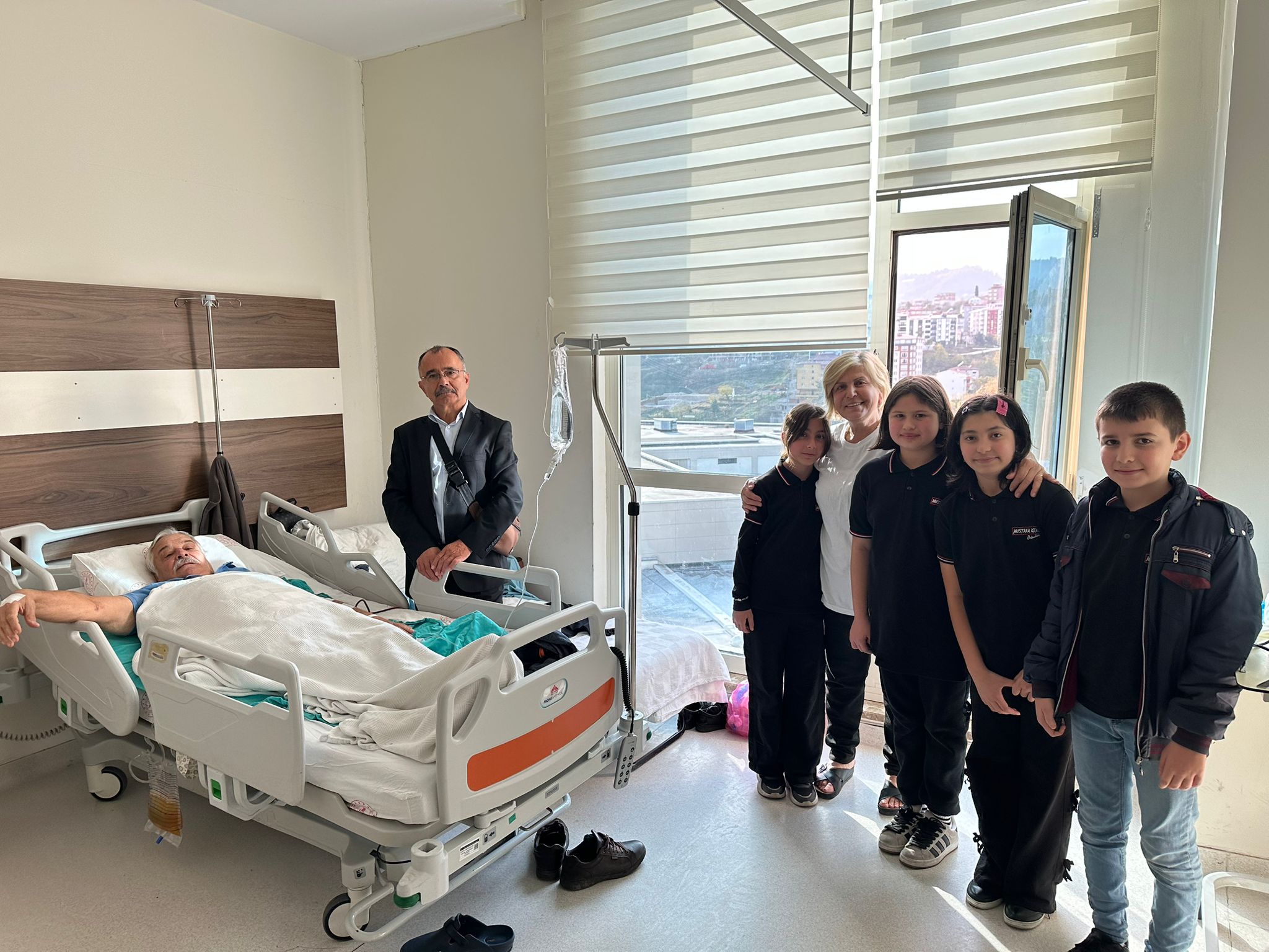 Mustafa Kemalli öğretmen ve öğrencilerden anlamlı 24 Kasım ziyaretleri Mustafa Kemalli öğretmen ve öğrencilerden anlamlı 24 Kasım ziyaretleri